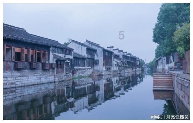 连续压爆多枚乌军地雷 俄扫雷坦克前线画面公开